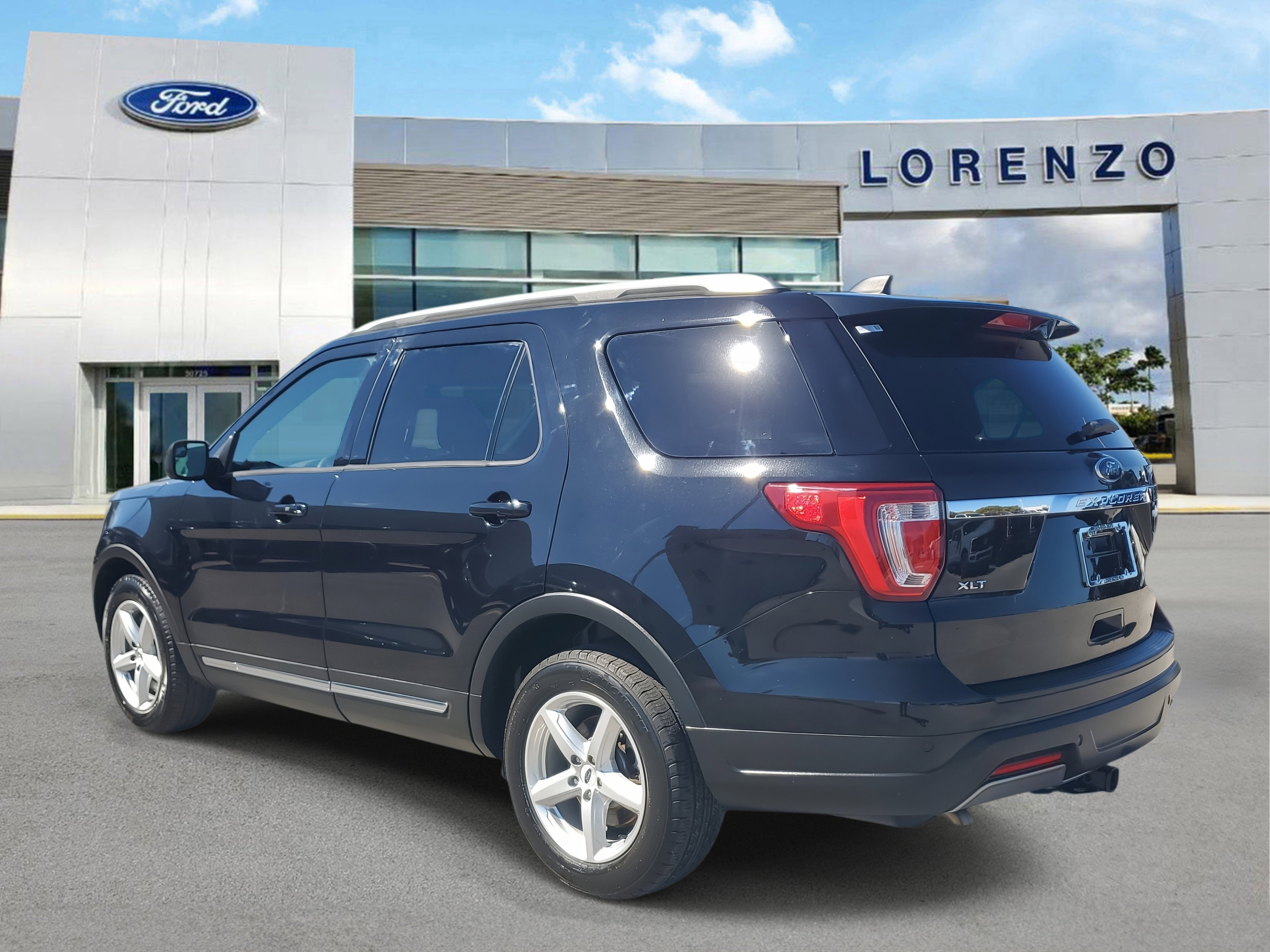 Used 2019 Ford Explorer XLT image 7