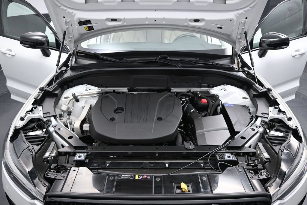 Used 2024 Volvo XC60 B5 Core w/ Protection Package Premier AWD/4WD image 19