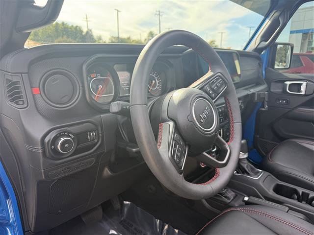 Used 2024 Jeep Wrangler Unlimited Rubicon image 2