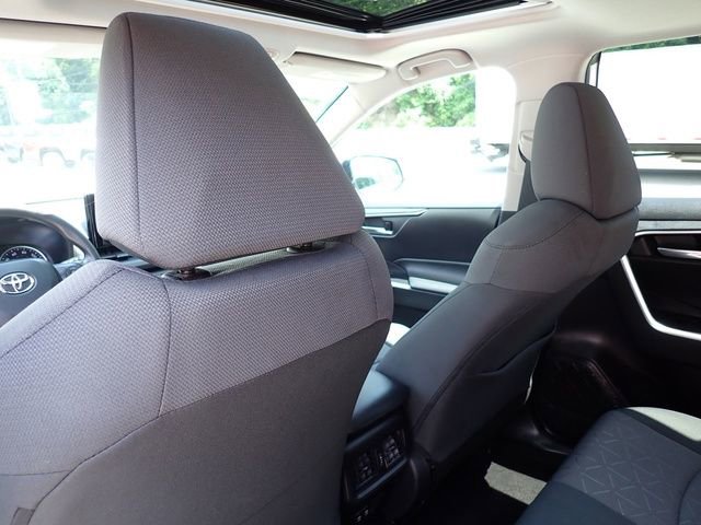 Certified 2021 Toyota RAV4 XLE w/ Convenience Package AWD/4WD image 16