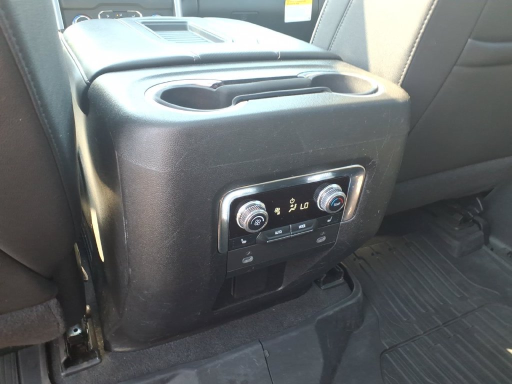 Used 2023 GMC Yukon SLT w/ SLT Premium Package AWD/4WD image 10