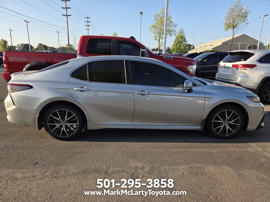 Used 2023 Toyota Camry SE FWD image 3