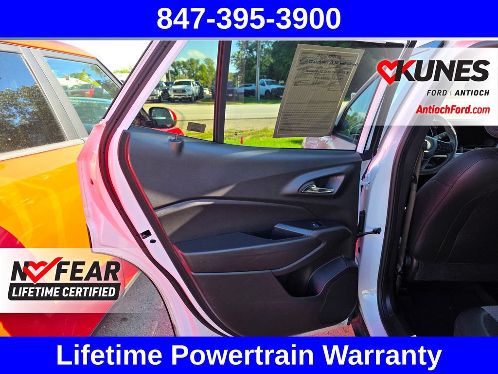 Used 2025 Chevrolet Trax LT FWD image 30
