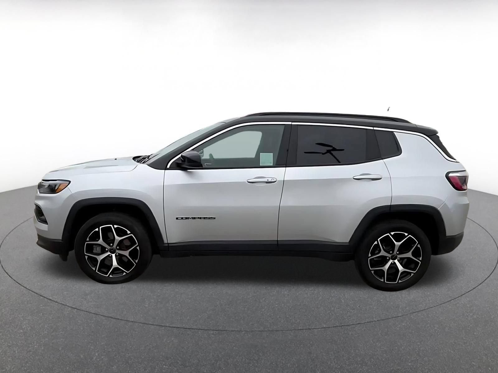 Used 2025 Jeep Compass Limited AWD/4WD image 9