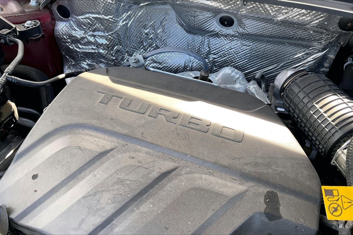 Used 2025 Chevrolet Trax LS FWD image 33