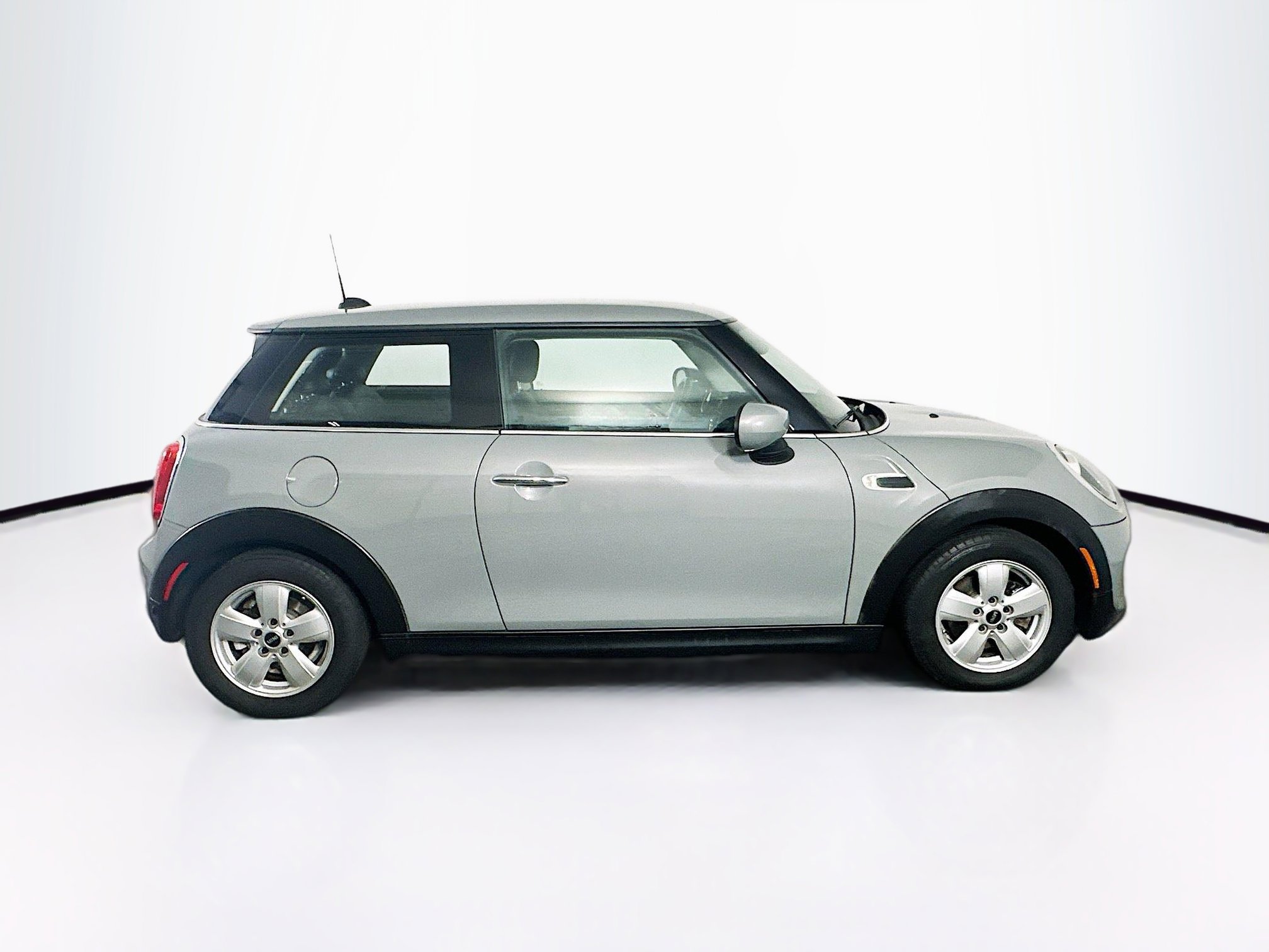 Used 2021 MINI Cooper 2-Door Hardtop w/ Storage Package image 10