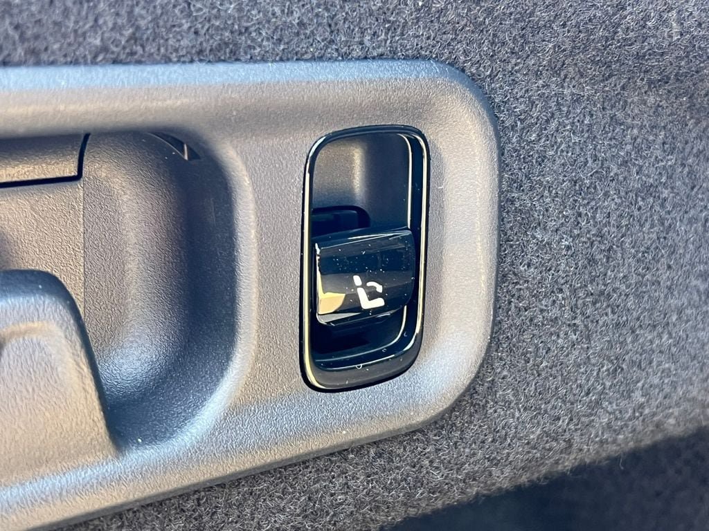 New 2026 Mercedes-Benz E 350 4MATIC Sedan image 39