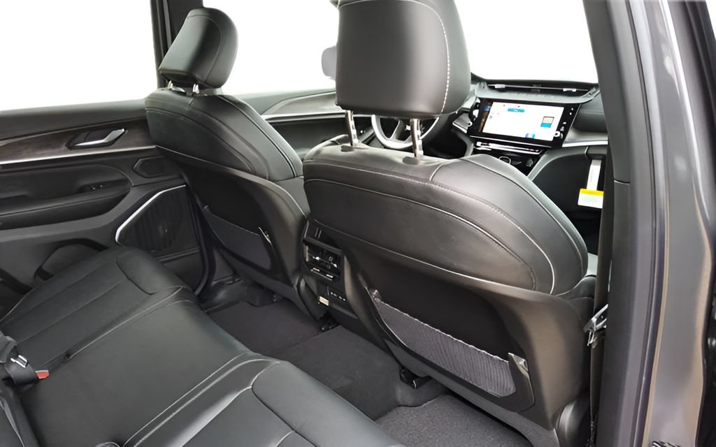 New 2026 Jeep Grand Cherokee Limited AWD/4WD image 36
