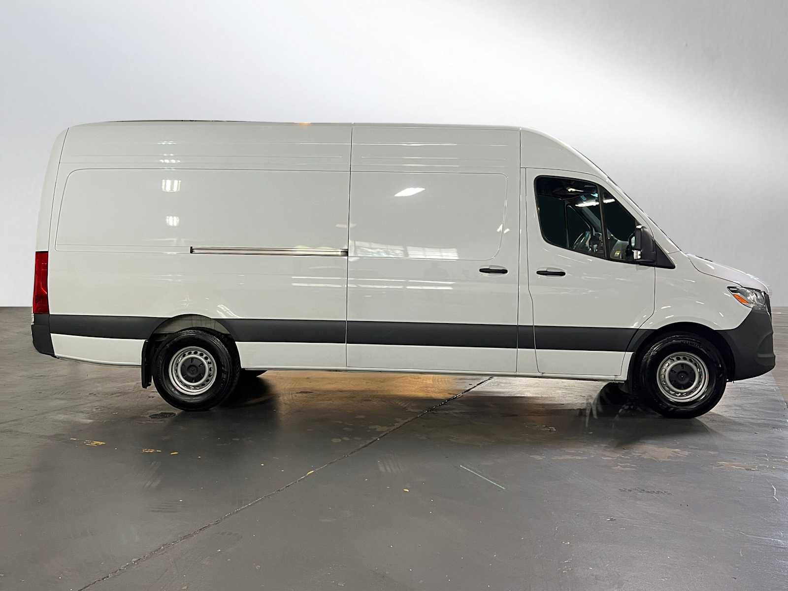 Used 2025 Mercedes-Benz Sprinter 2500 image 2