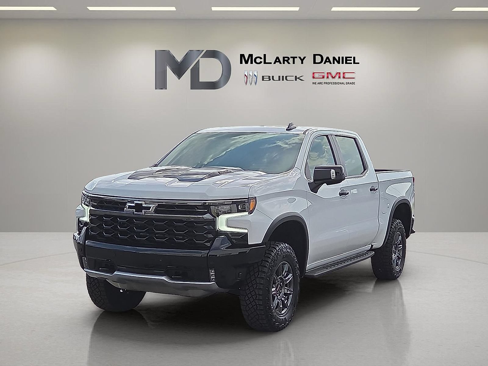 Used 2025 Chevrolet Silverado 1500 ZR2 w/ Technology Package AWD/4WD image 3