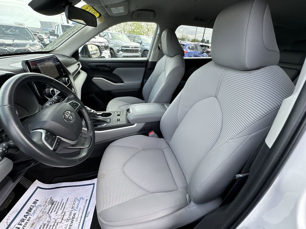 Used 2023 Toyota Highlander LE image 11