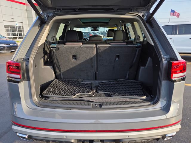 Used 2025 Volkswagen Atlas Peak Edition SE AWD/4WD image 24
