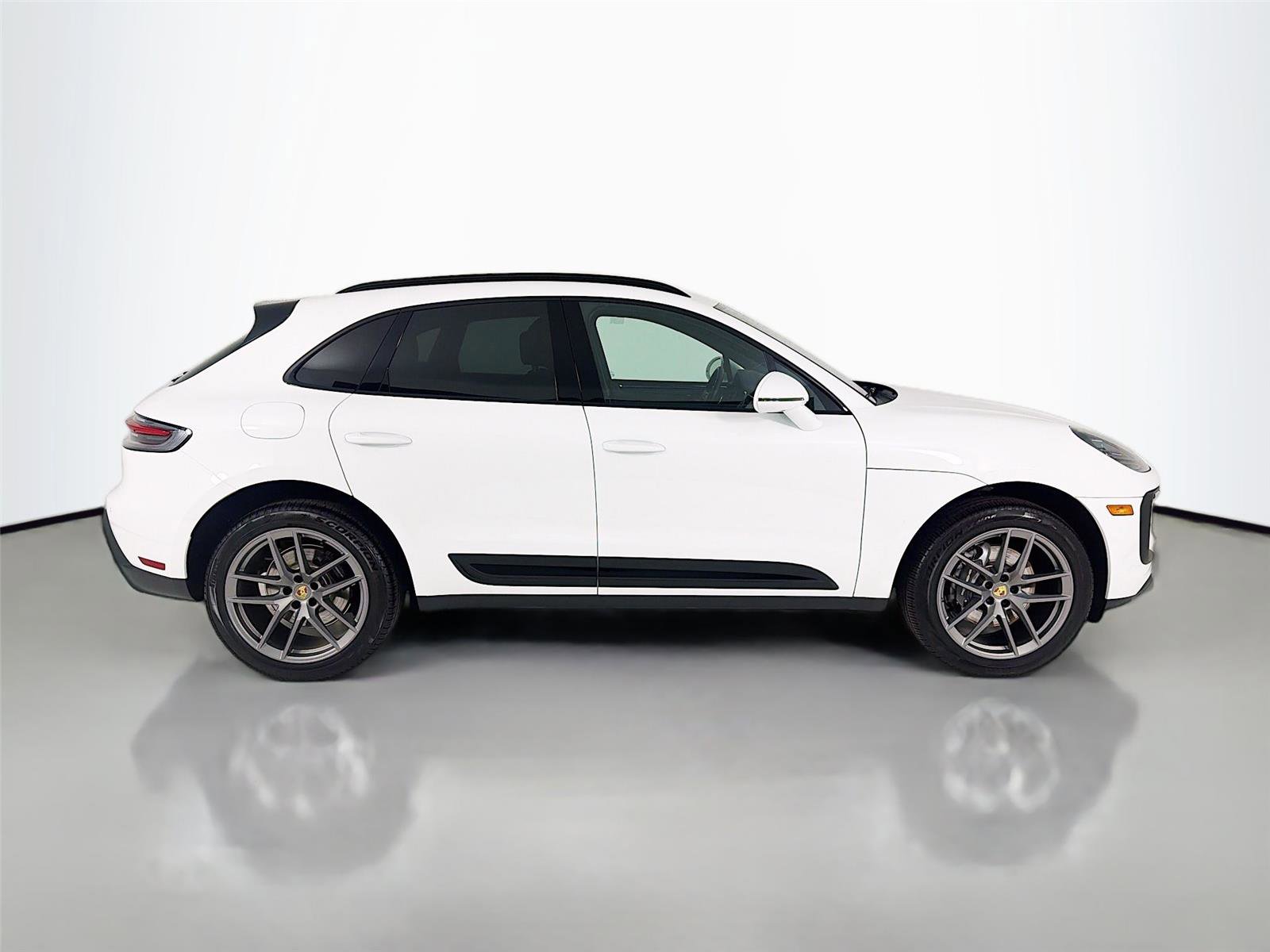 Certified 2025 Porsche Macan image 29