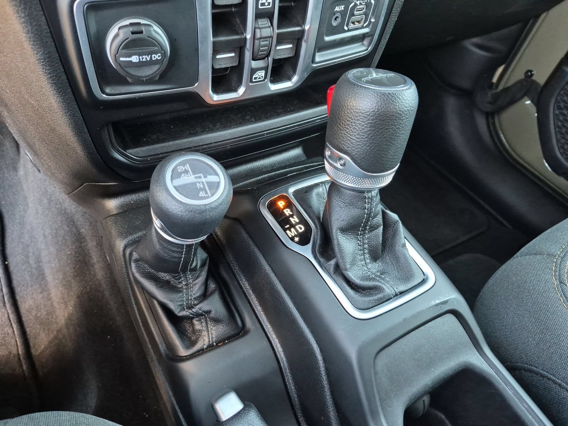 Used 2025 Jeep Gladiator Sport AWD/4WD image 15