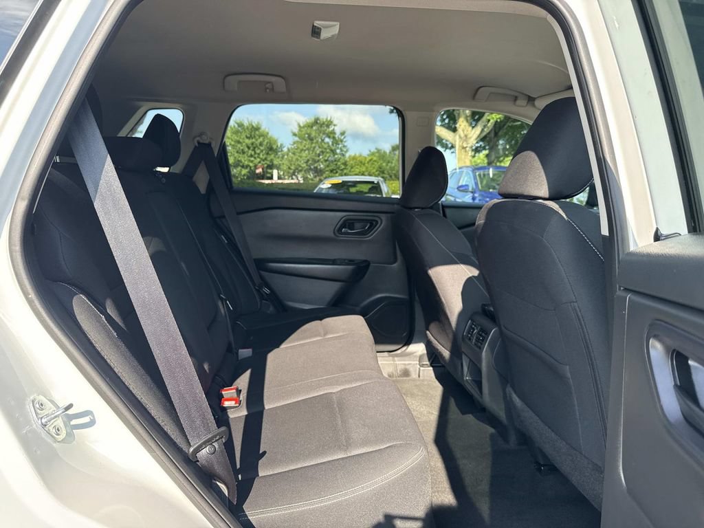 Used 2024 Nissan Rogue S AWD/4WD image 21