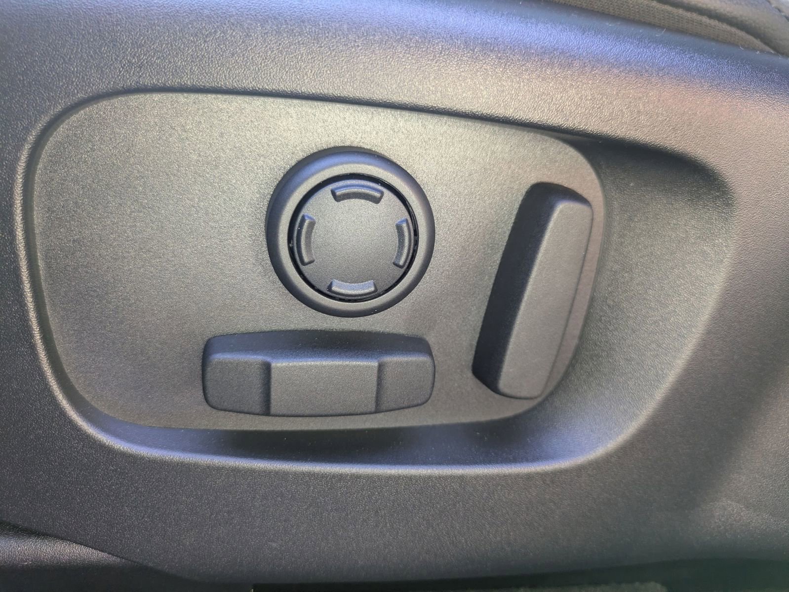 New 2026 Land Rover Range Rover Velar Dynamic SE image 13