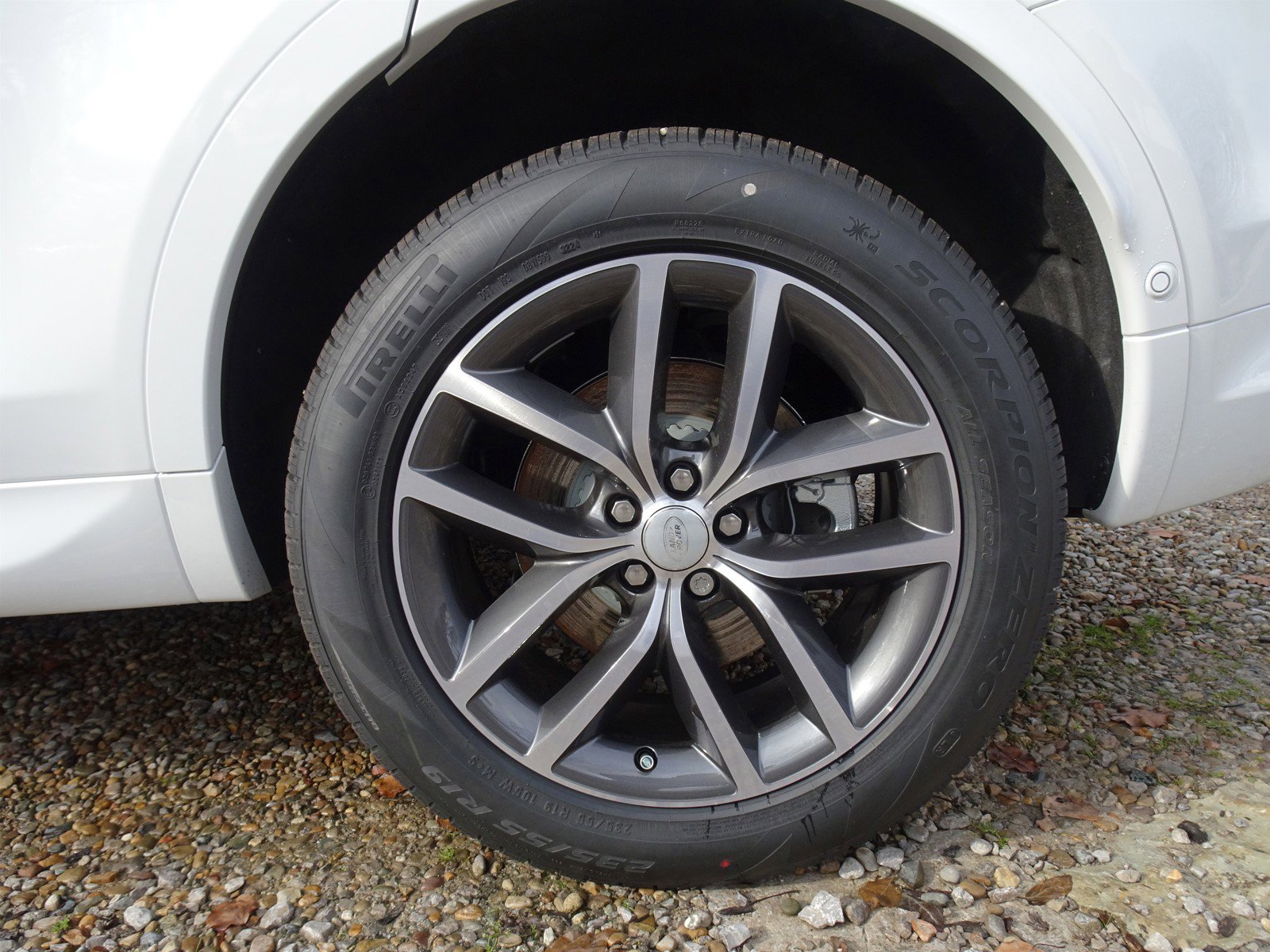 New 2025 Land Rover Discovery Sport S image 29