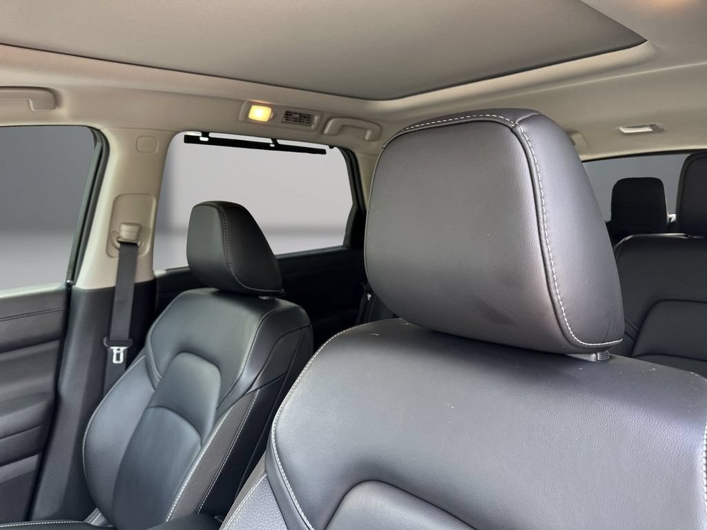 Used 2025 Nissan Pathfinder SL w/ SL Premium Package FWD image 15