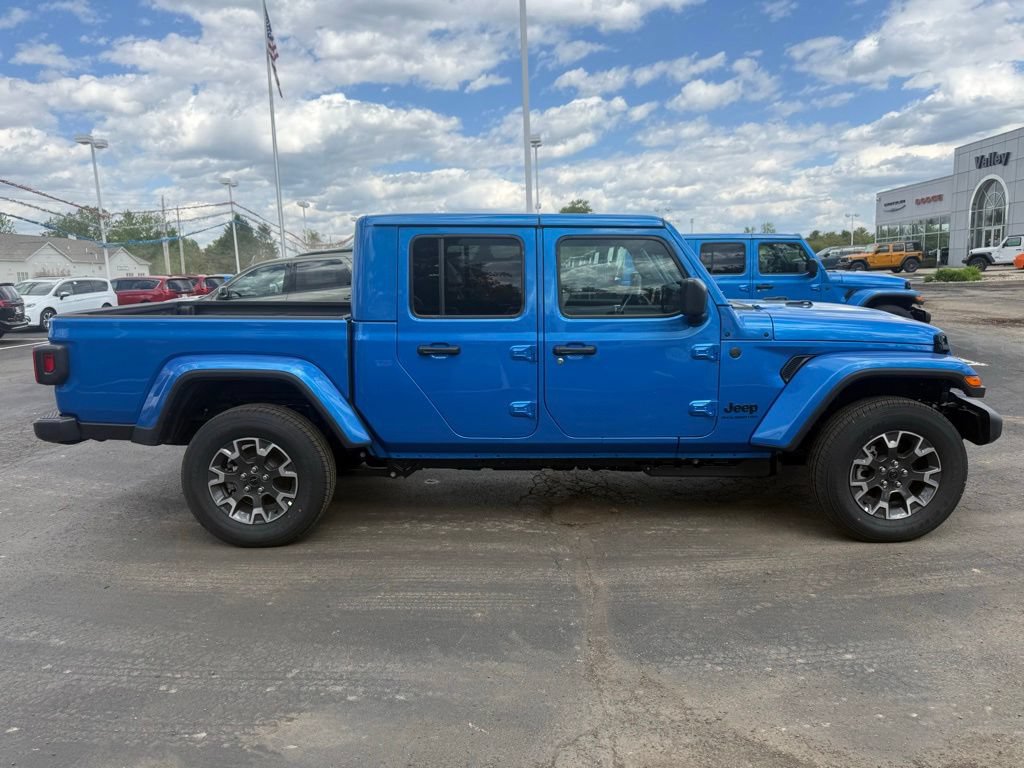 New 2026 Jeep Gladiator Sport AWD/4WD image 2