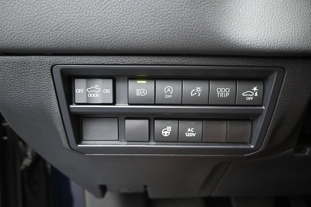 Used 2024 Toyota Tundra Limited AWD/4WD image 39