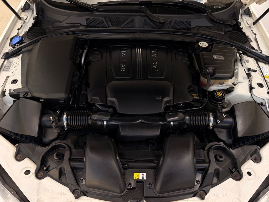 Used 2010 Jaguar XF Premium RWD image 23
