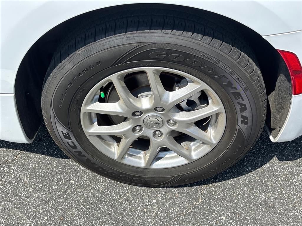 Used 2023 Chrysler Pacifica Touring-L image 6