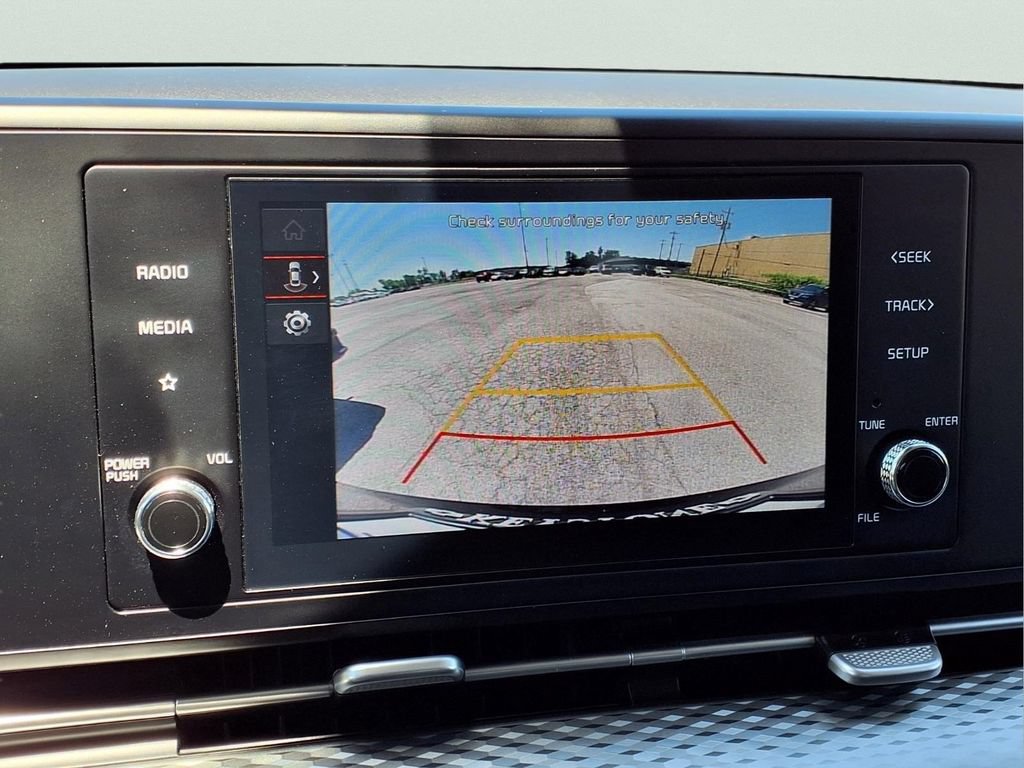 Used 2024 Kia Carnival LX FWD image 11