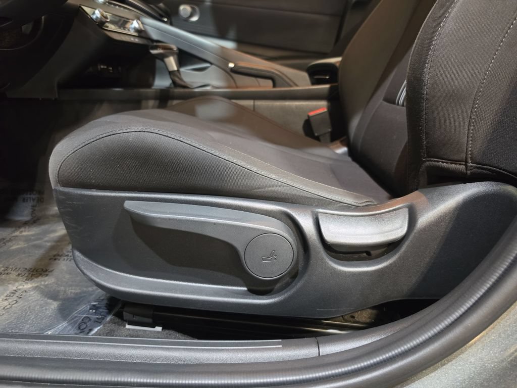 Used 2024 Hyundai Elantra SEL FWD image 14