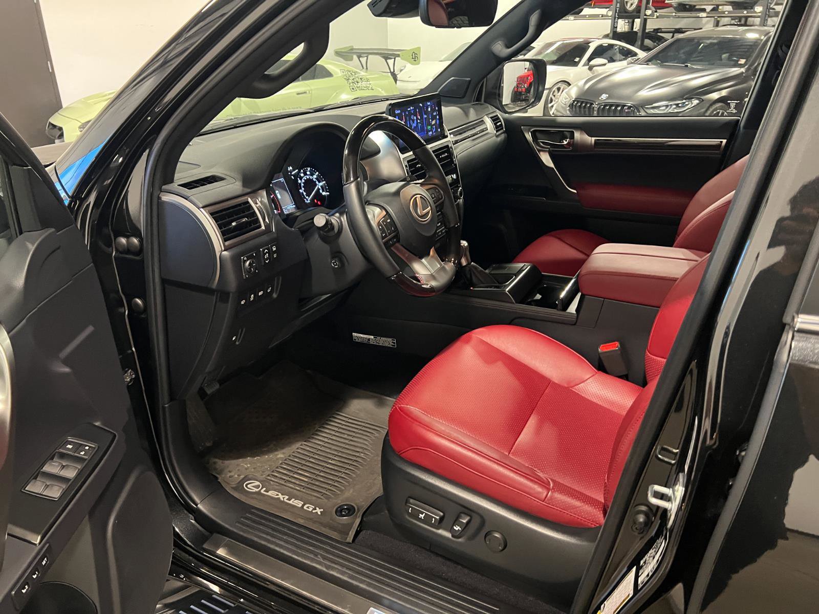 Used 2023 Lexus GX 460 Luxury w/ Sport Design Package AWD/4WD image 10