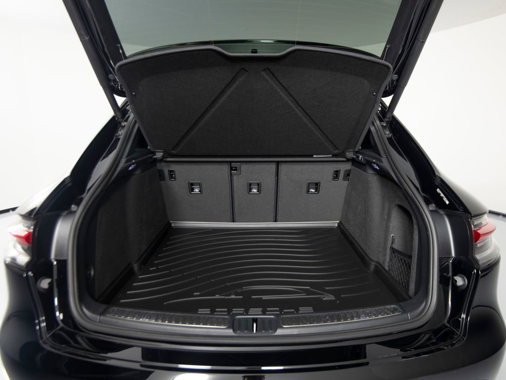 Certified 2025 Porsche Macan image 38