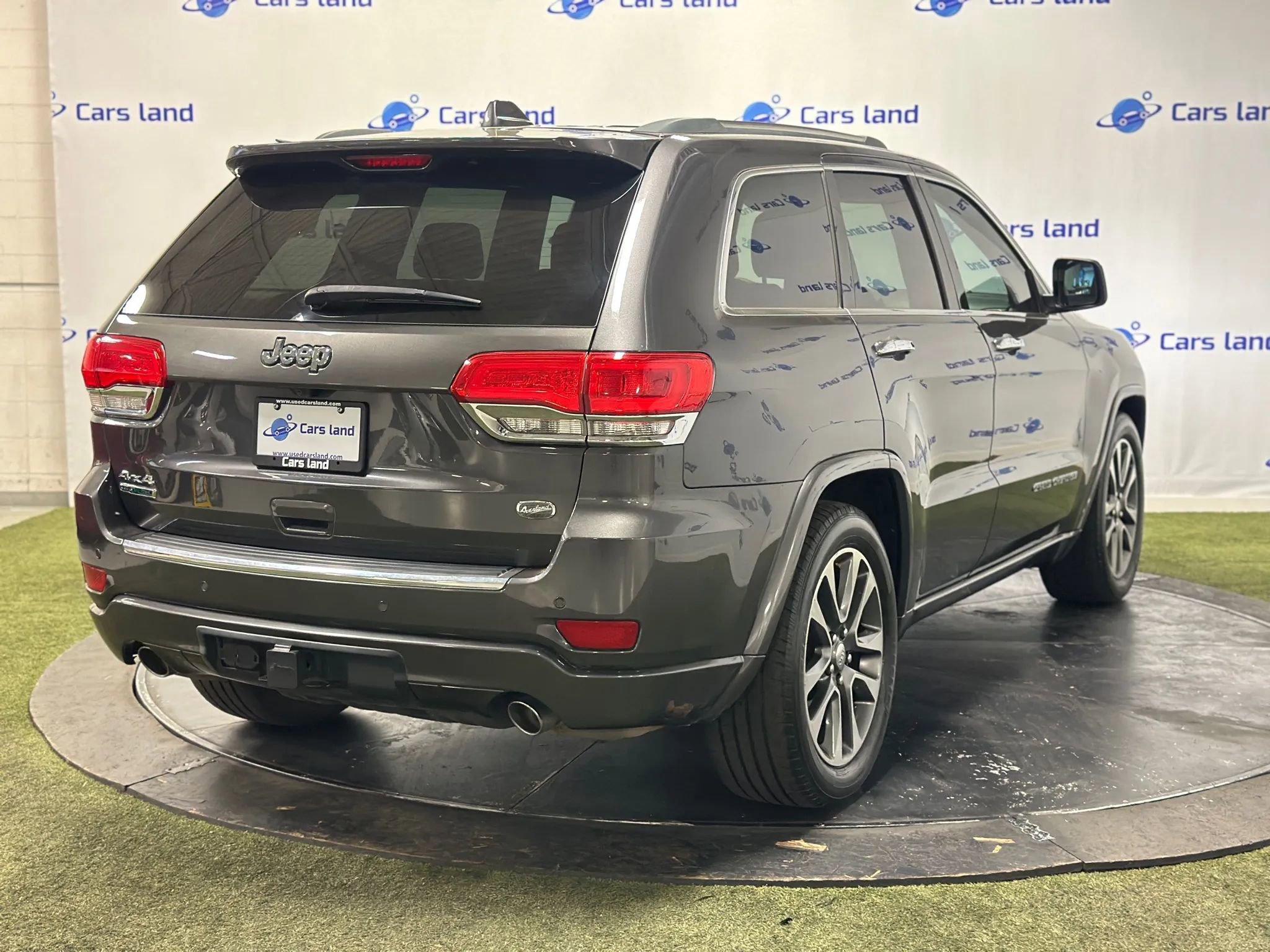 Used 2018 Jeep Grand Cherokee Overland image 3