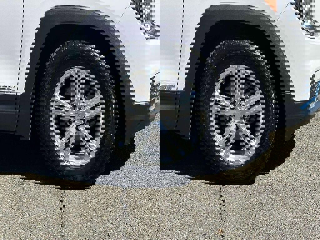 Used 2024 GMC Terrain SLE image 7