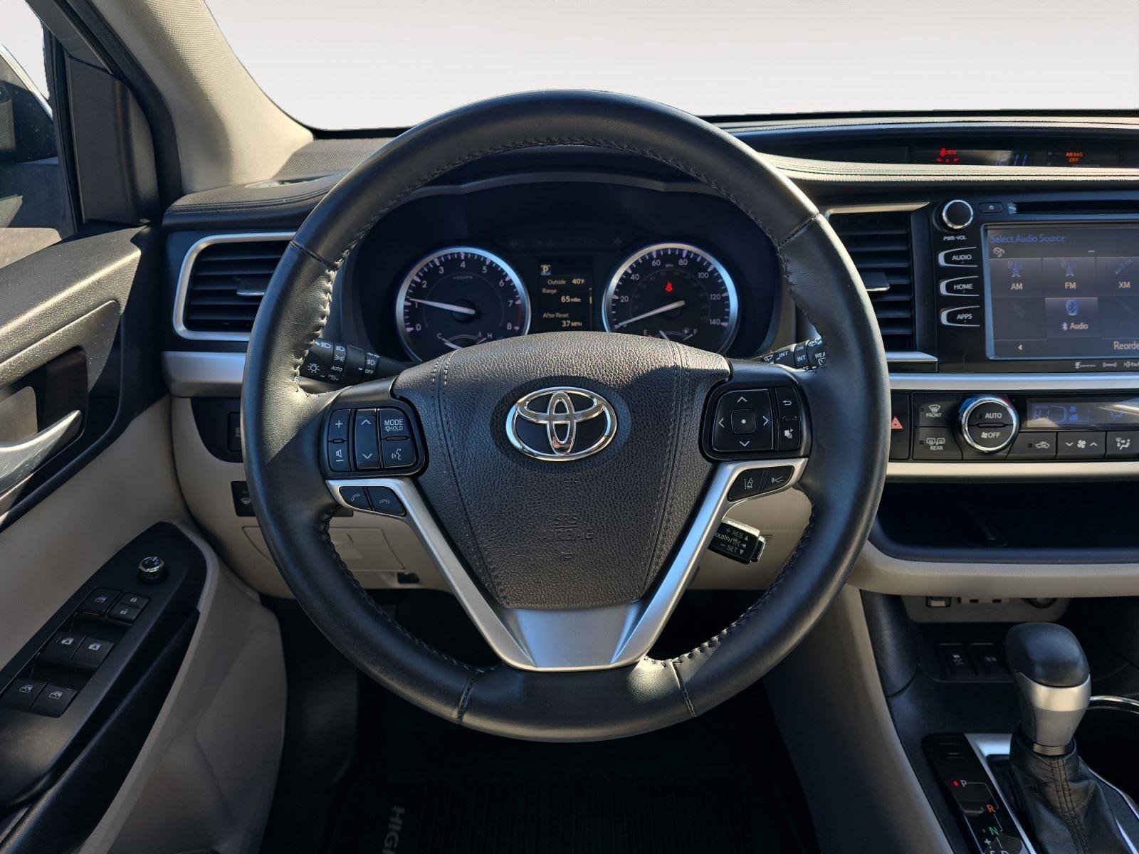 Used 2019 Toyota Highlander XLE image 11