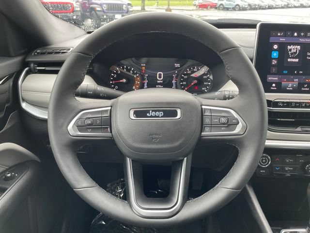 Used 2025 Jeep Compass Limited AWD/4WD image 13