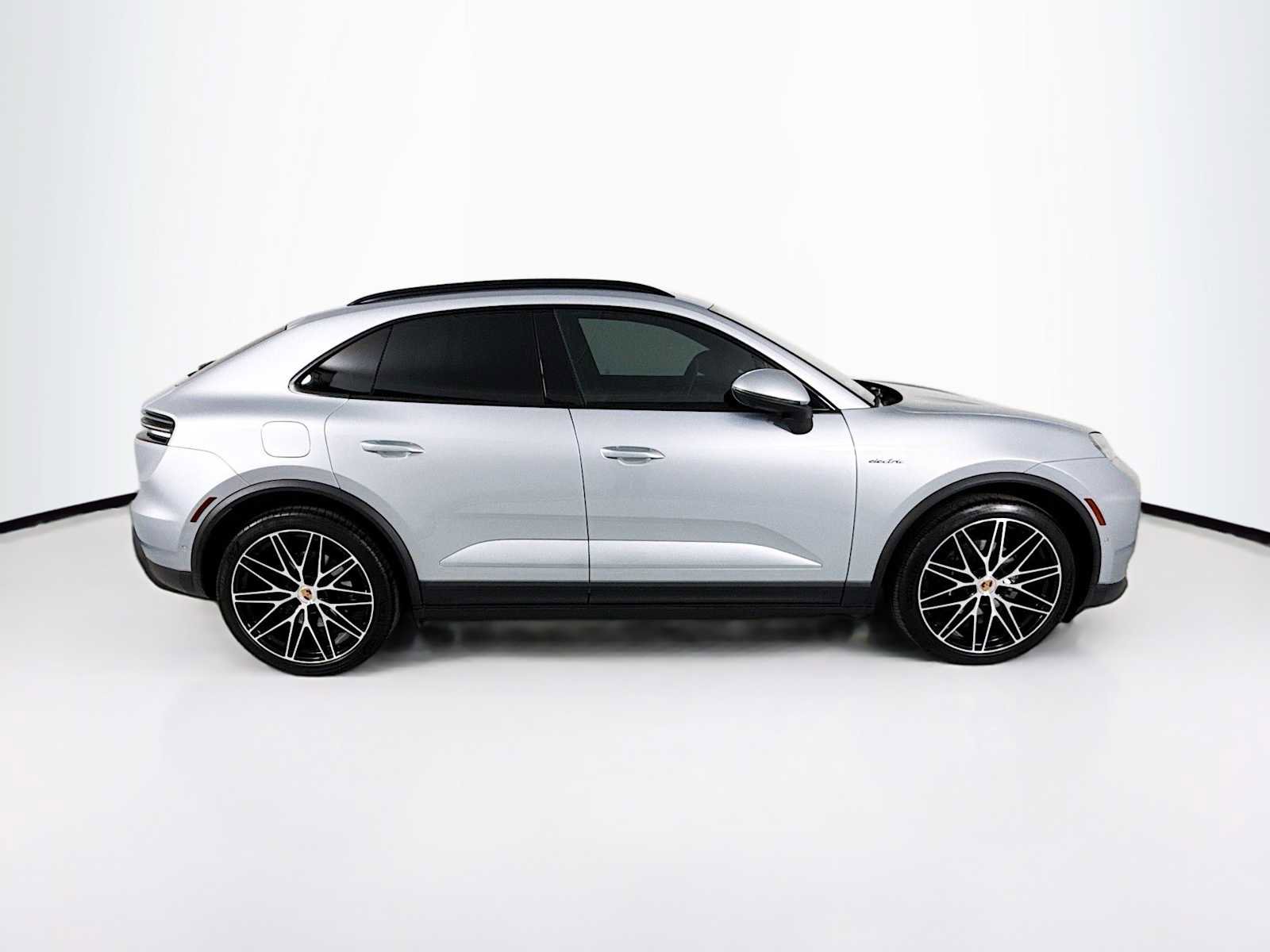 Certified 2025 Porsche Macan Electric image 8