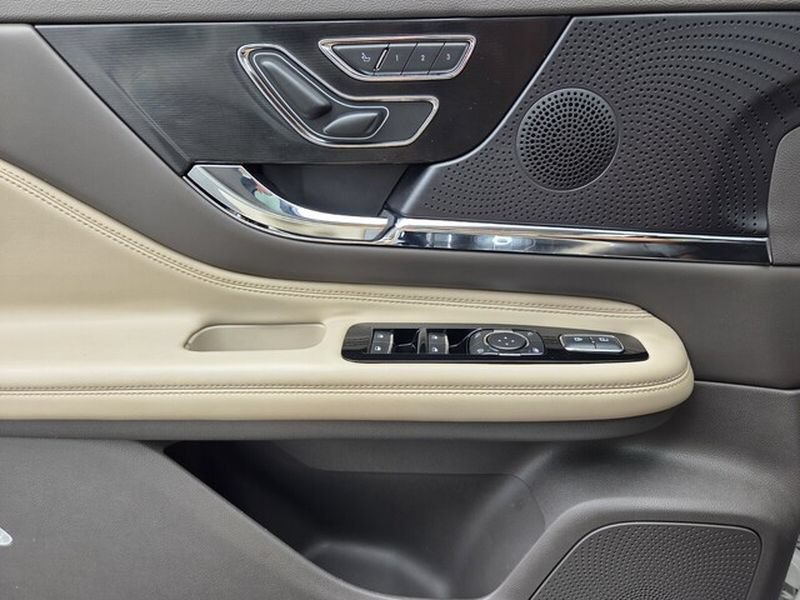 Used 2024 Lincoln Corsair Grand Touring AWD/4WD image 31