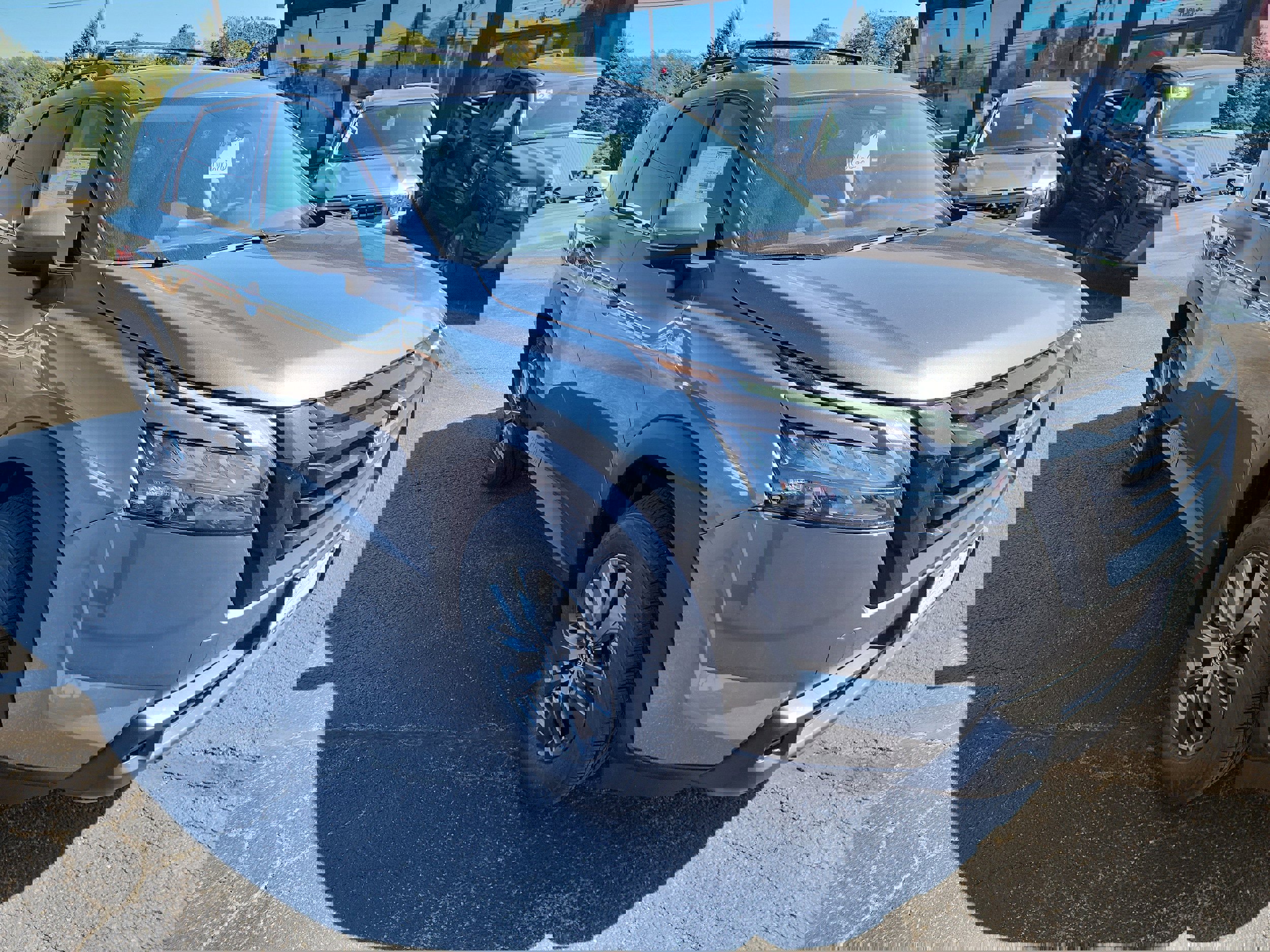 New 2025 Nissan Pathfinder SV w/ Black Appearance Package image 2