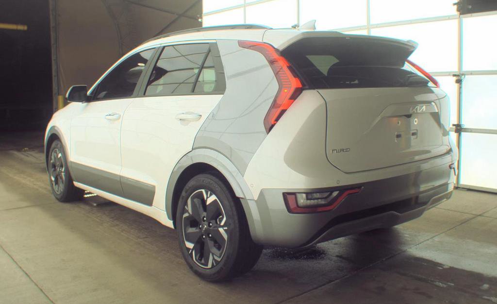 Certified 2023 Kia Niro Wave w/ Wave Preserve Package image 6