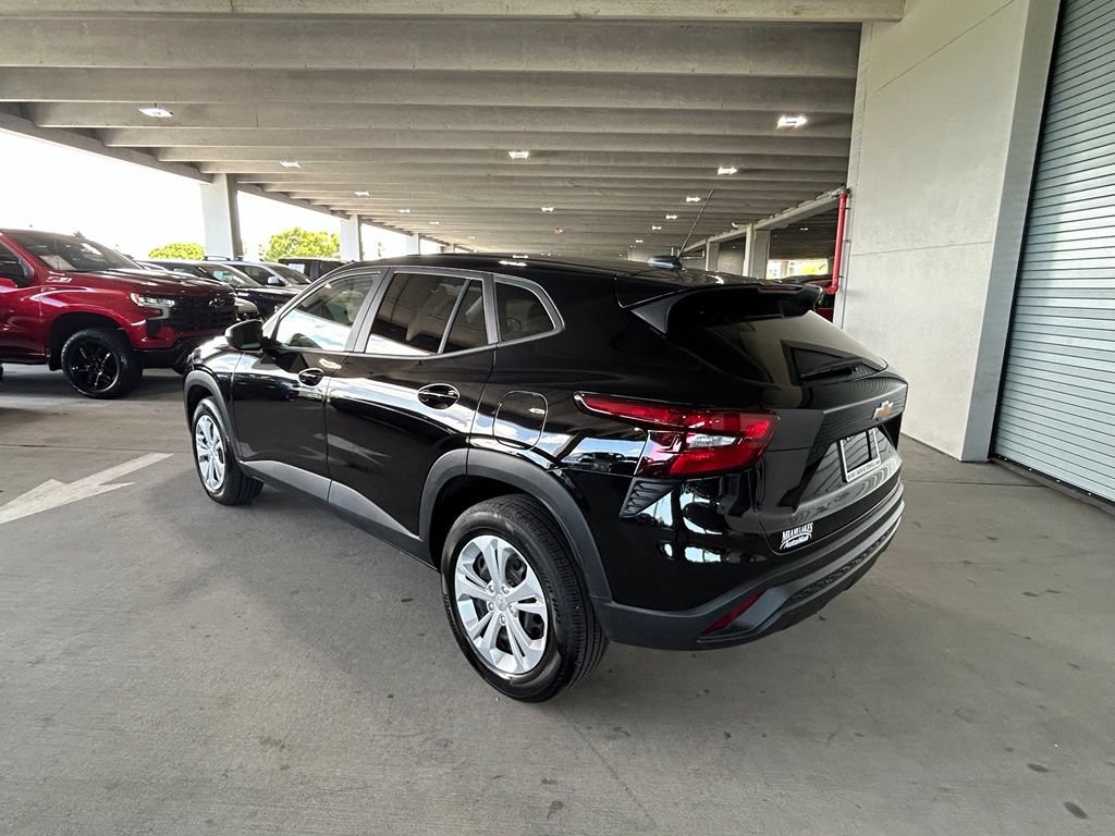 Used 2025 Chevrolet Trax LS FWD image 3