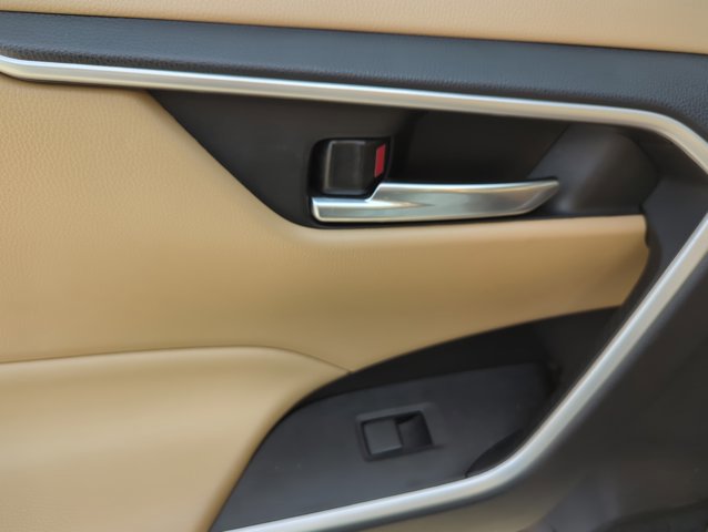 Used 2021 Toyota RAV4 XLE FWD image 24