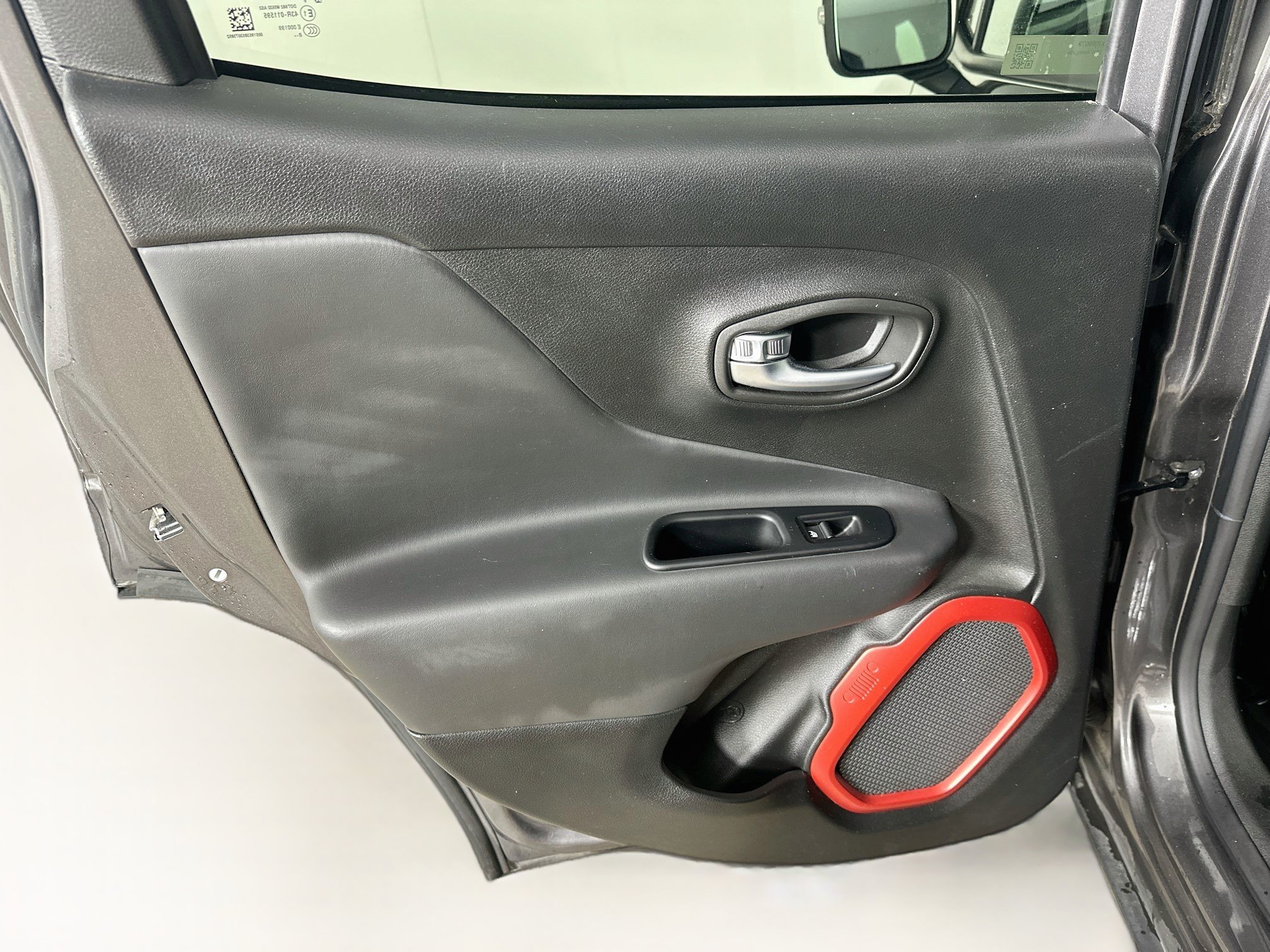 Used 2019 Jeep Renegade Trailhawk w/ UConnect 8.4 Nav Group AWD/4WD image 27