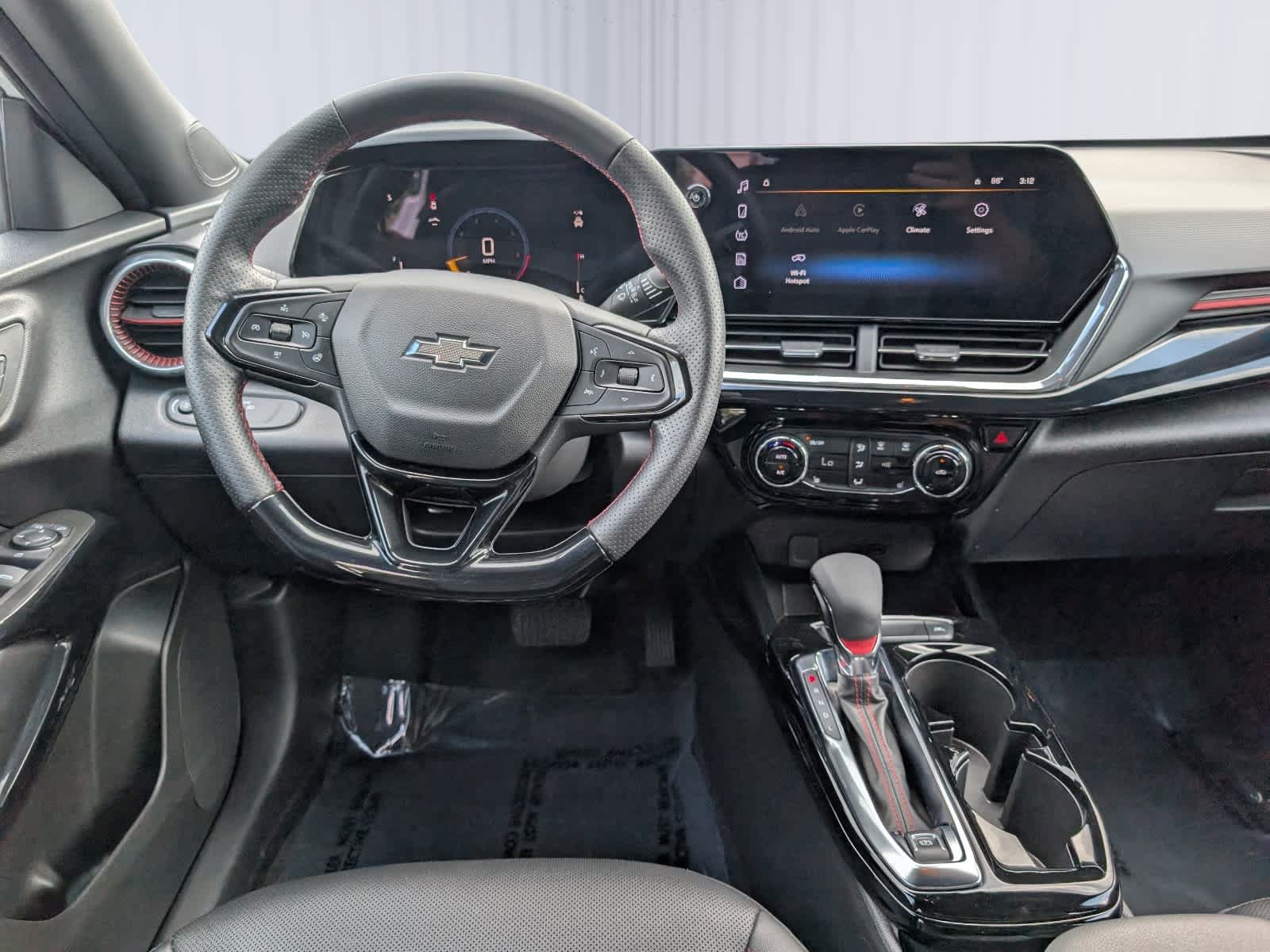 Used 2025 Chevrolet Trax RS w/ Driver Confidence Package FWD image 17