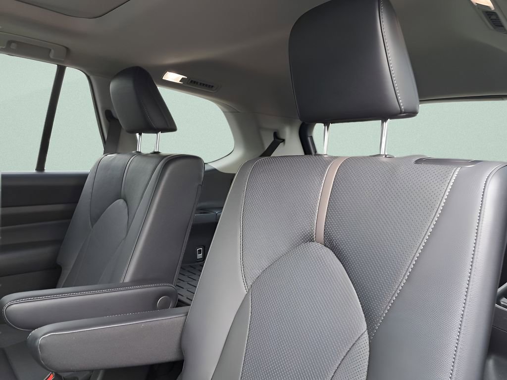 Certified 2024 Toyota Grand Highlander Platinum image 9