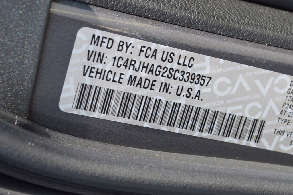 New 2025 Jeep Grand Cherokee Laredo w/ Luxury Tech Group I image 35