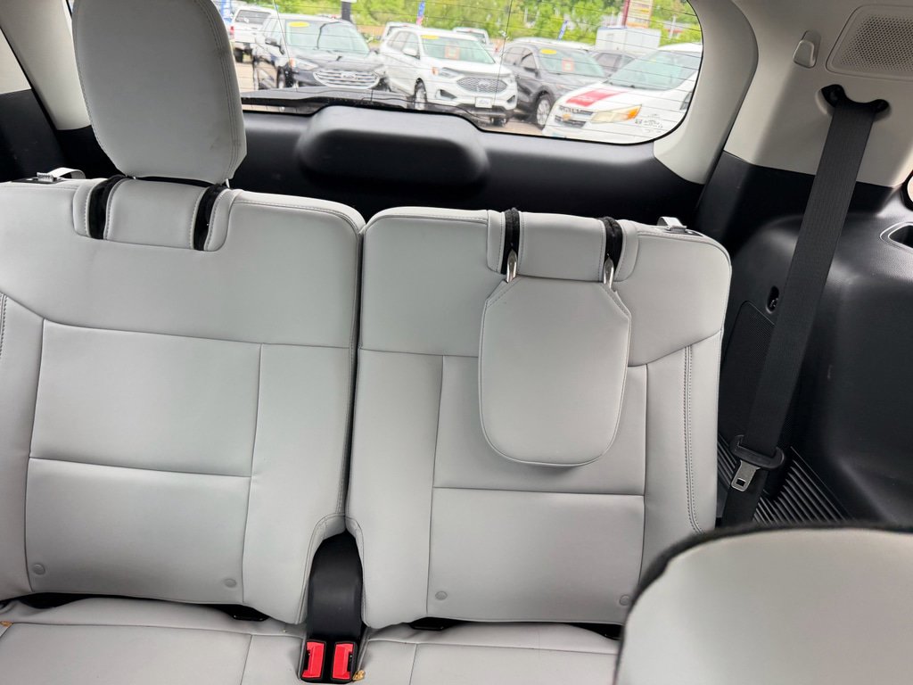 Used 2025 Ford Explorer Platinum w/ LUX Leather Package AWD/4WD image 10