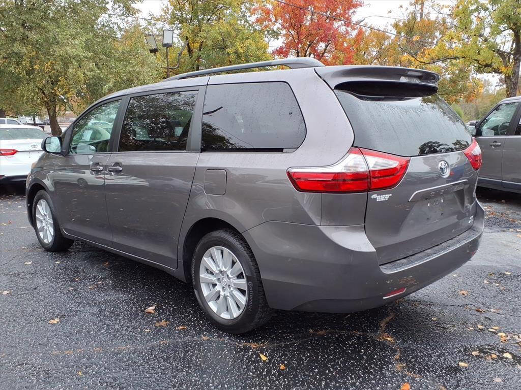 Used 2017 Toyota Sienna LE image 6