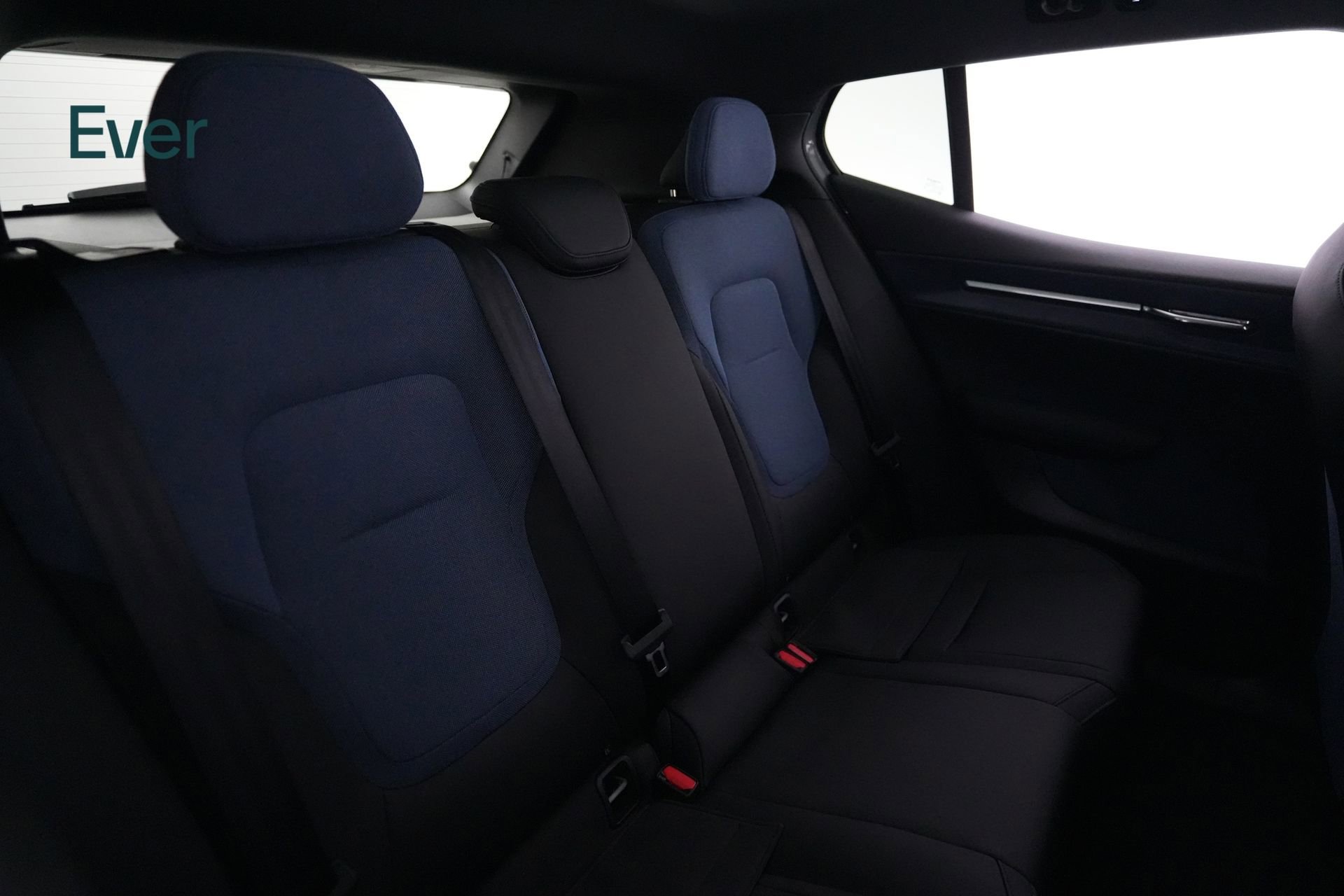 Used 2025 Volvo EX30 Plus w/ Protection Package Premier image 5