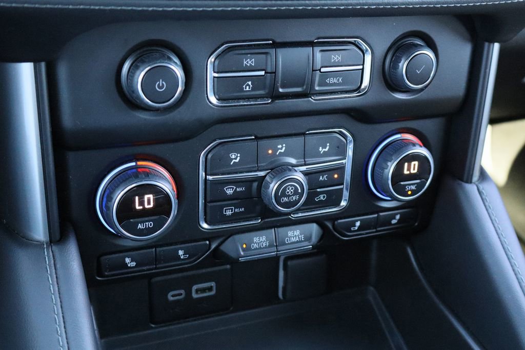 Used 2023 Chevrolet Suburban Z71 w/ Luxury Package image 18