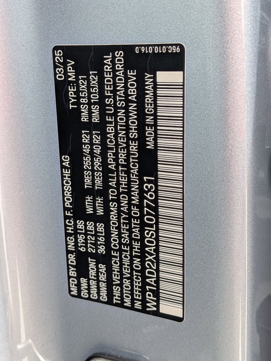 Certified 2025 Porsche Macan Electric RWD image 29