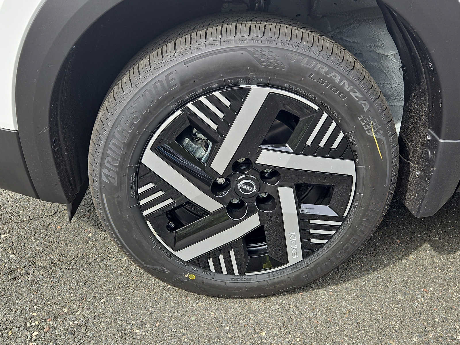 New 2027 Nissan Kicks SV w/ SV Premium Package FWD image 8